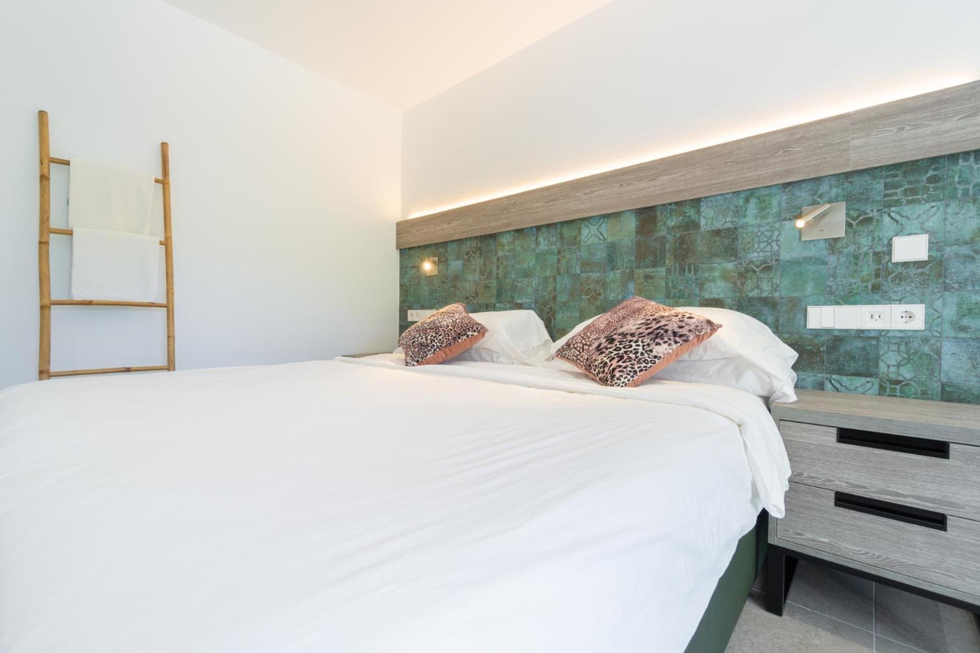 Hostal Restaurante Pou Des Lleo 산트 카를레스 데 페랄타 외부 사진